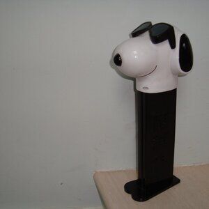 Pez Dispenser Large Musical Peanuts Snoopy Joe Cool